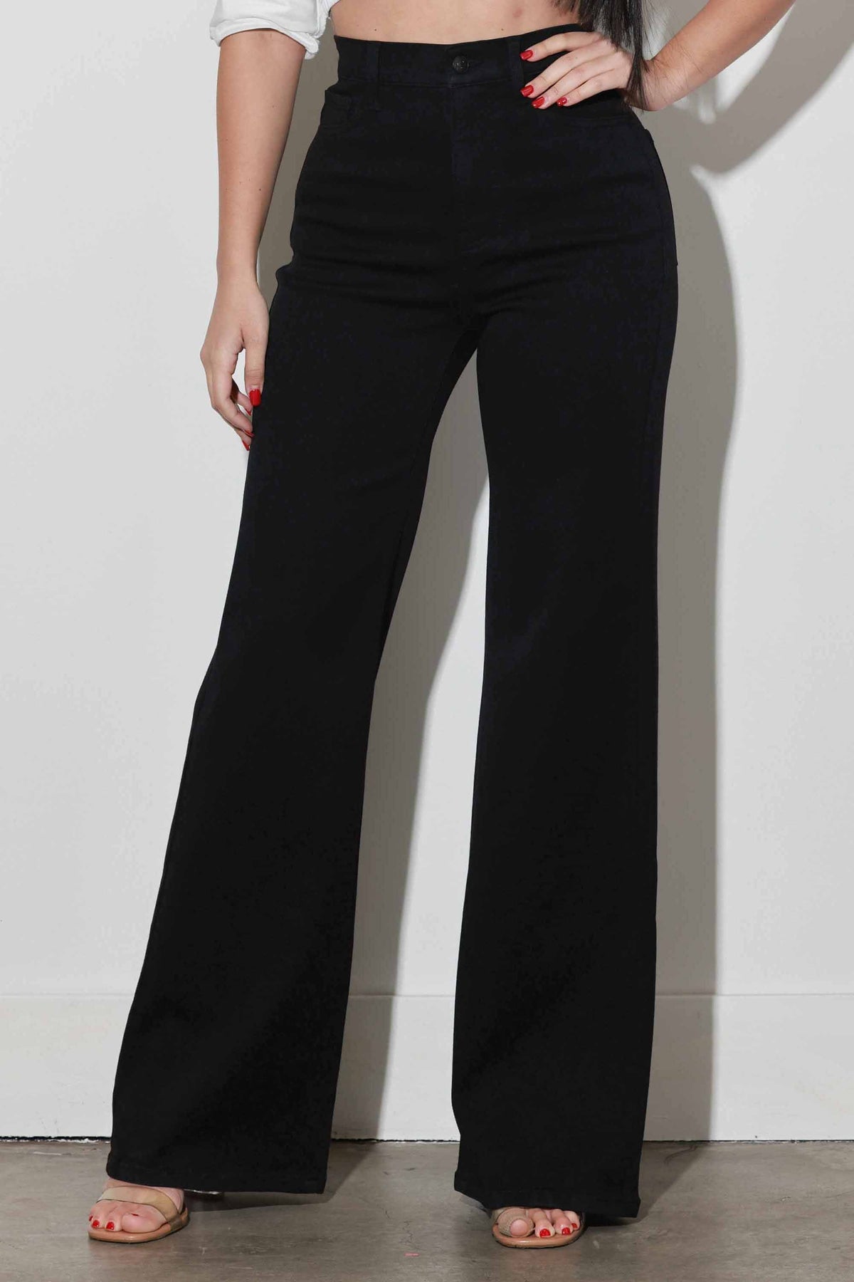 The Essential Wide Leg Jeans - Black