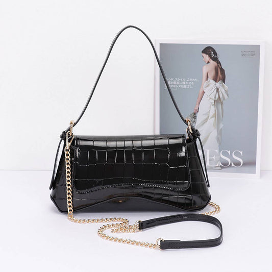Amy Shoulder Bag: Black
