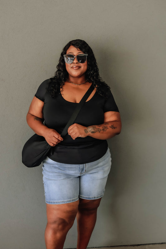 Amy Essential Fitted Curvy Top- Black