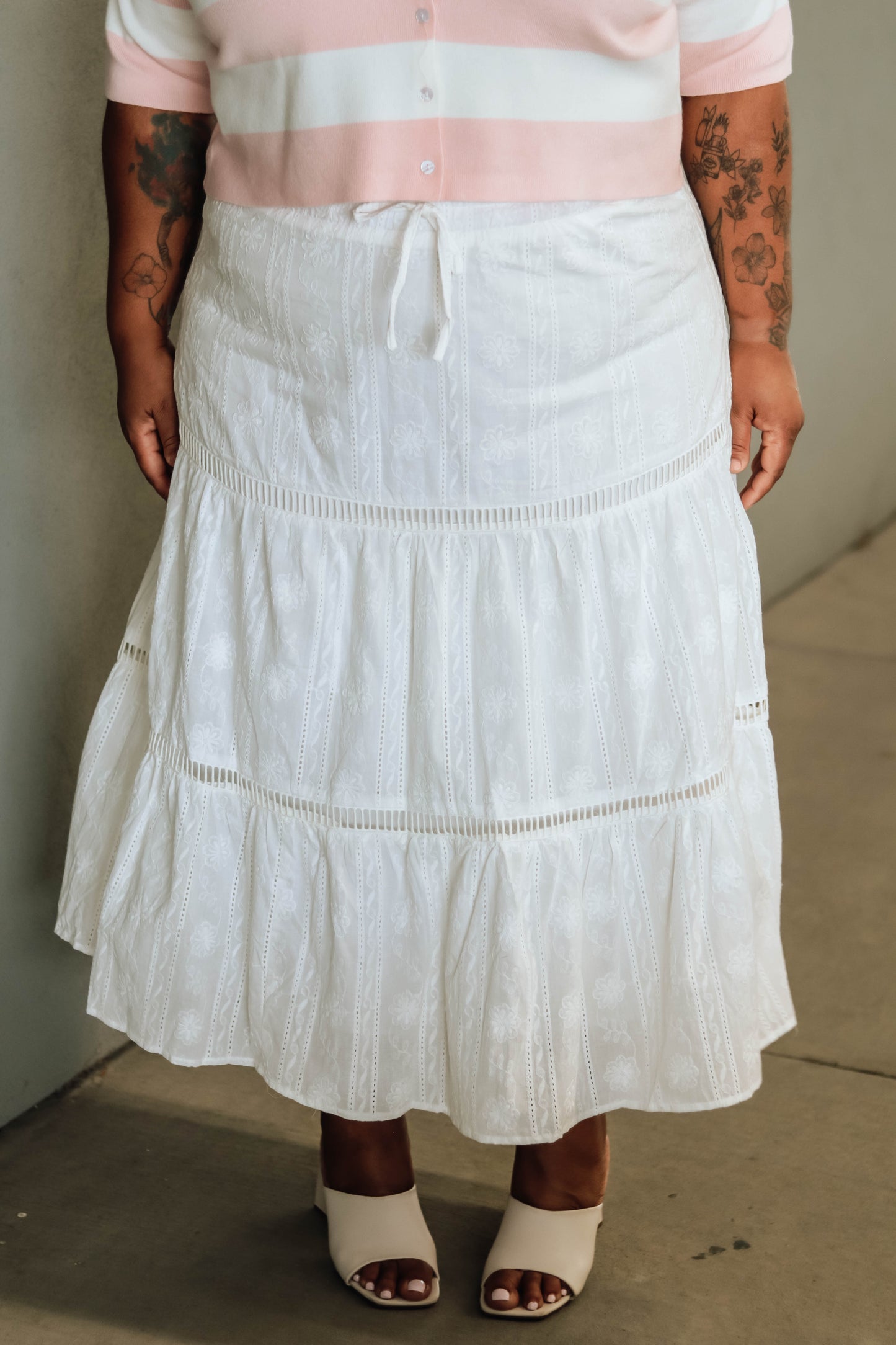 Floral Embroidered Maxi Skirt Curvy - White