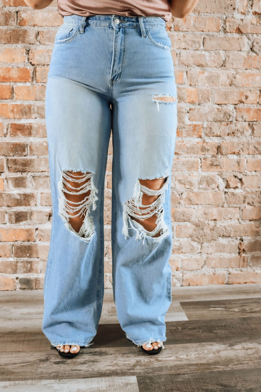 "Lizzy Distressed Mom Jeans" - Light wash